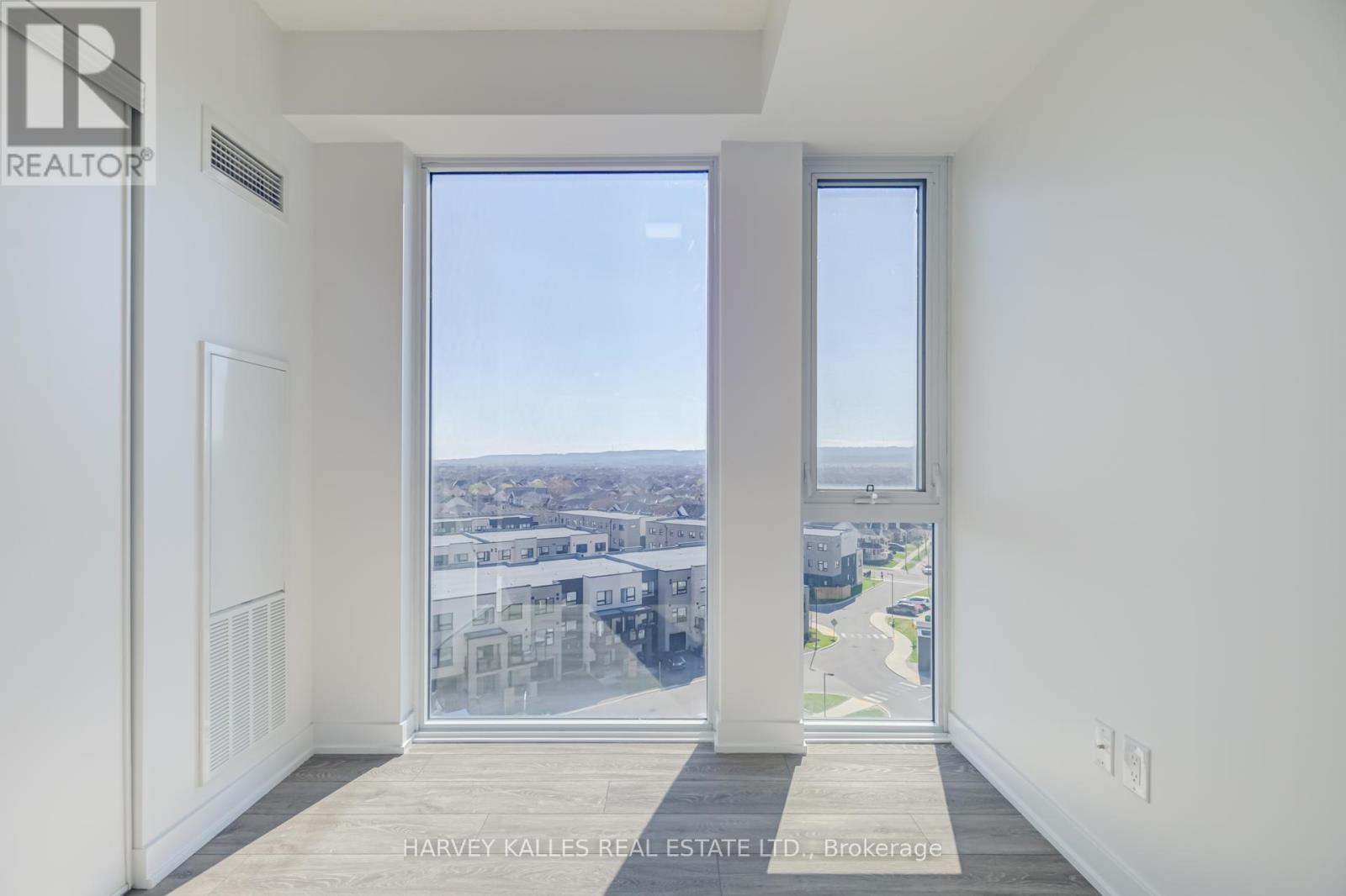 B814 - 3200 DAKOTA COMMON