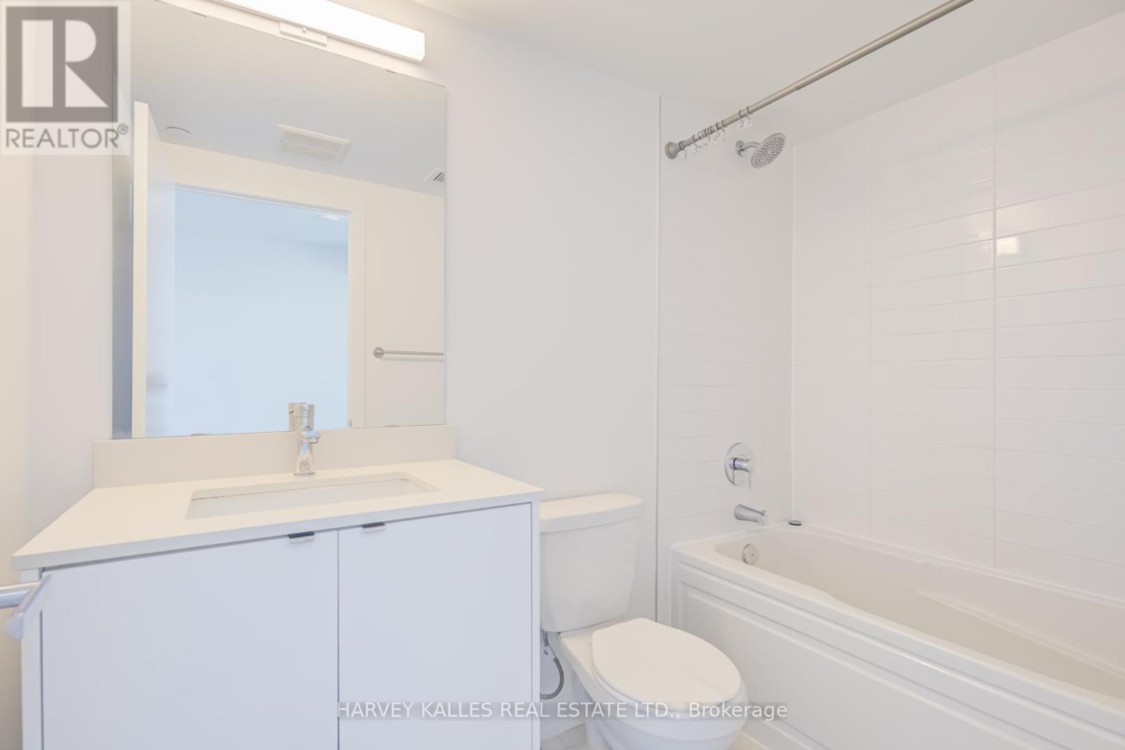 B814 - 3200 DAKOTA COMMON