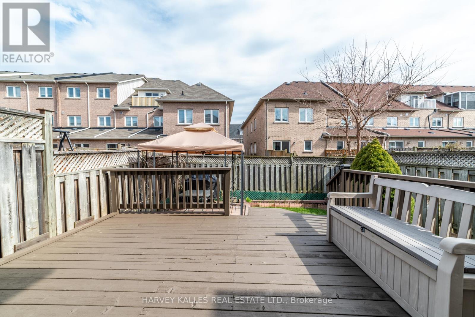 542 LEATHERLEAF DRIVE