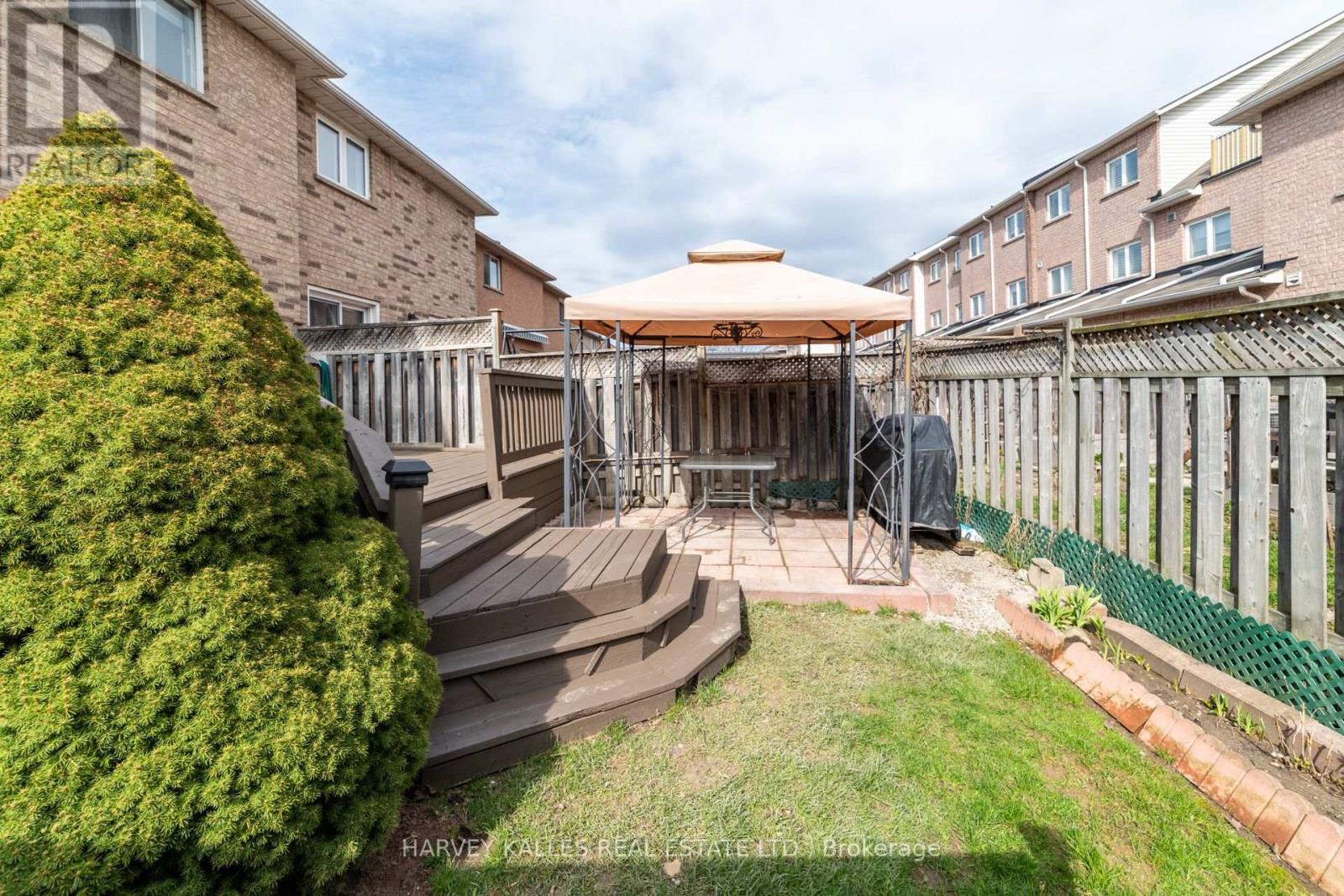 542 LEATHERLEAF DRIVE