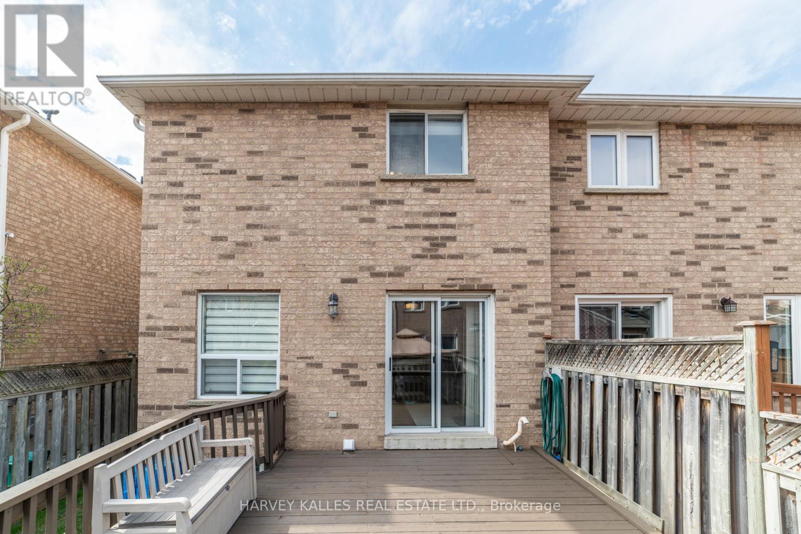 542 LEATHERLEAF DRIVE