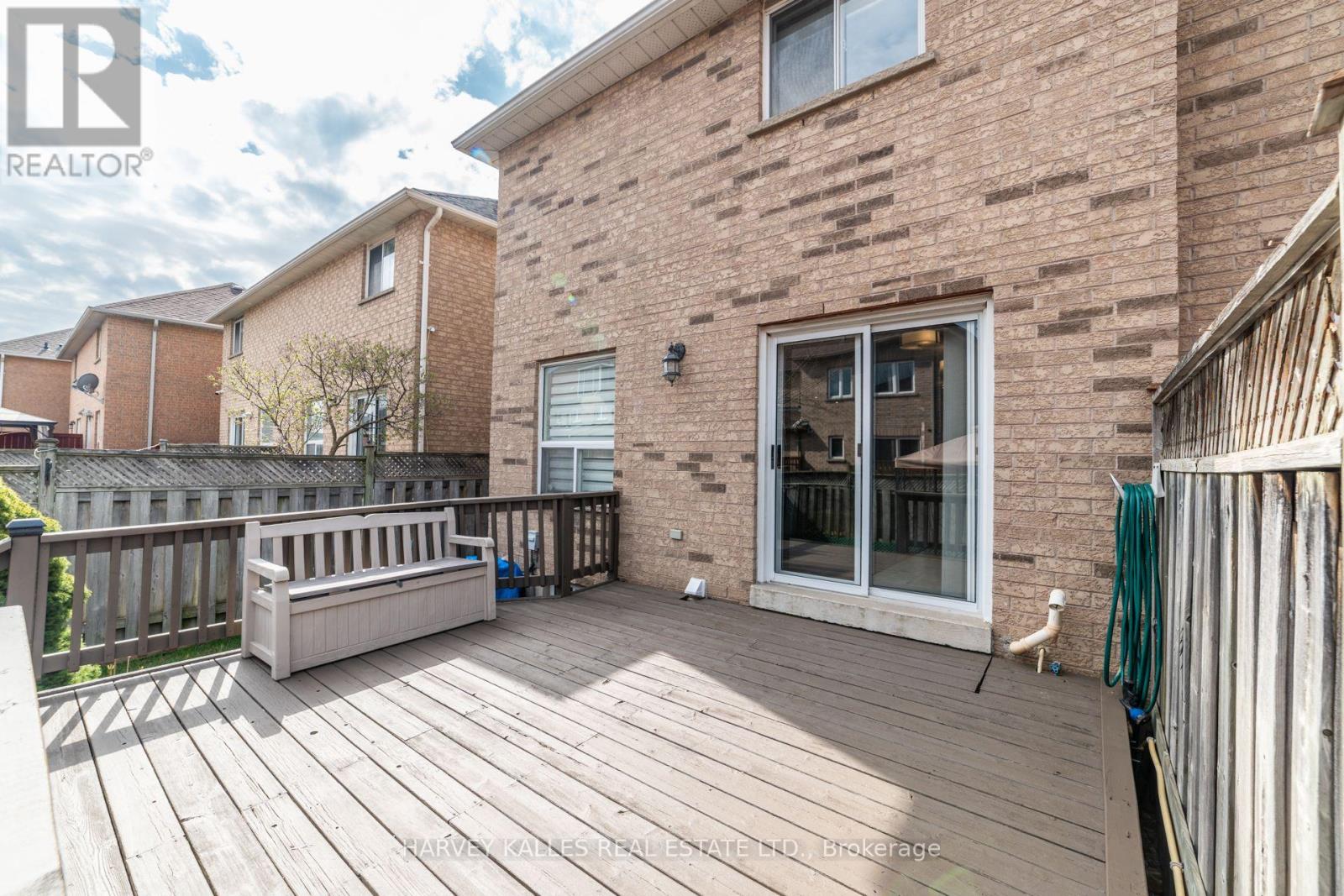 542 LEATHERLEAF DRIVE