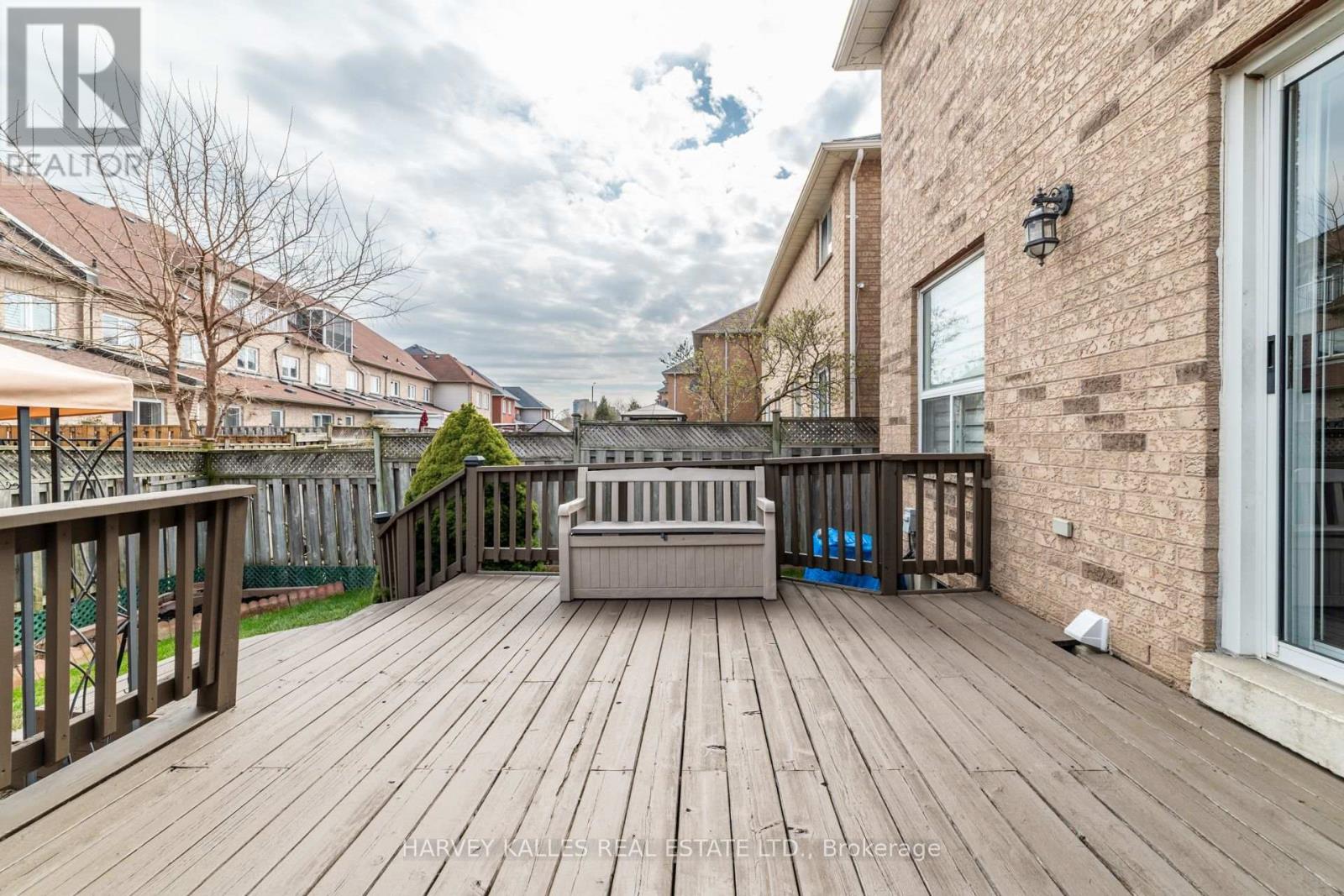 542 LEATHERLEAF DRIVE