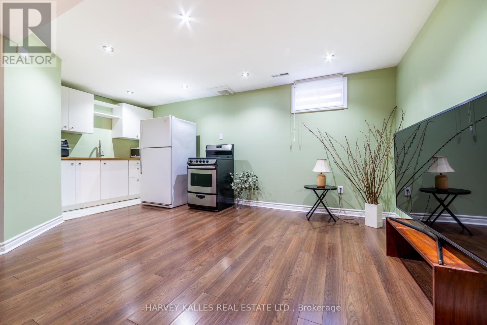 542 LEATHERLEAF DRIVE