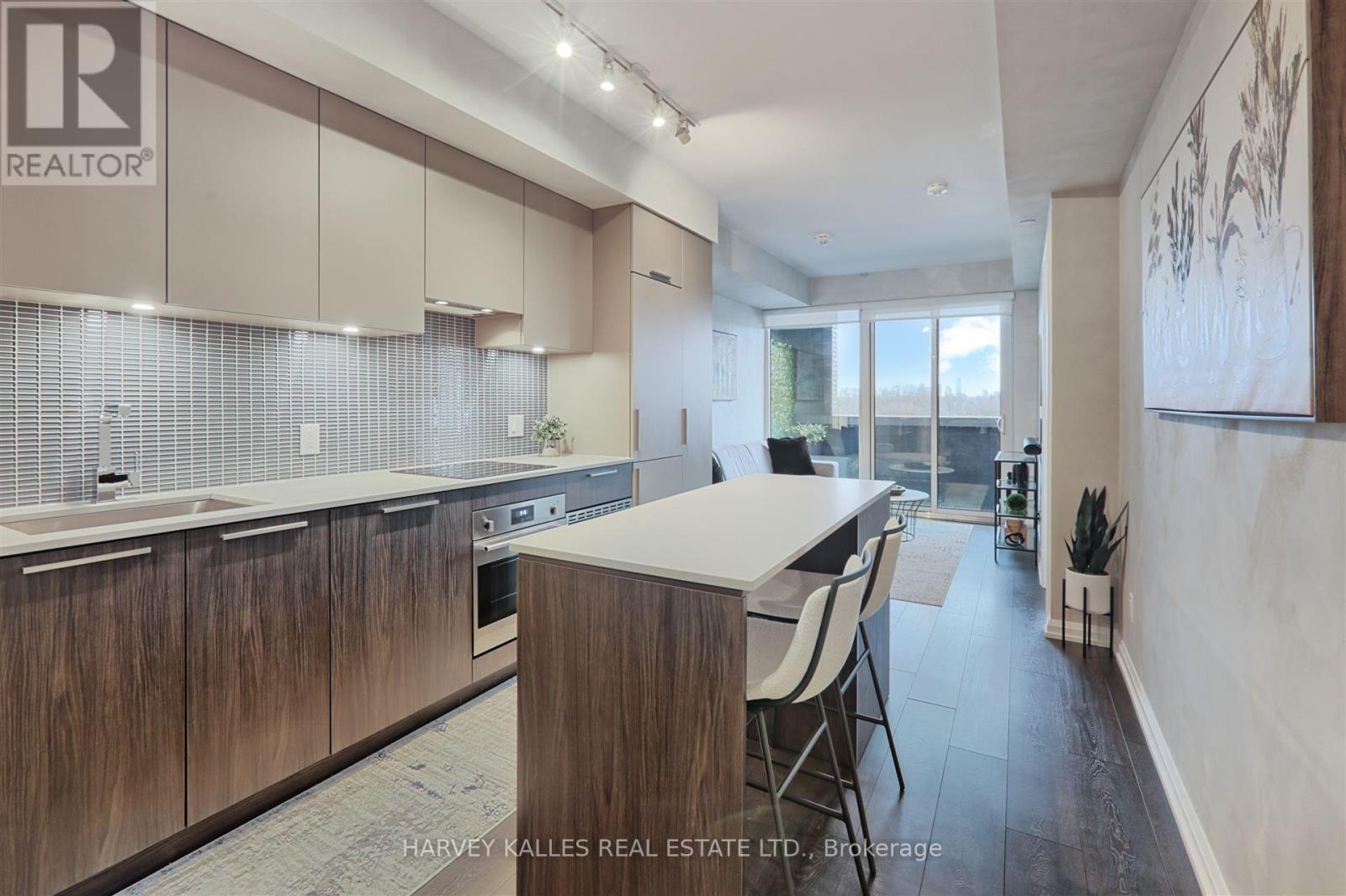 412 - 4208 DUNDAS STREET W