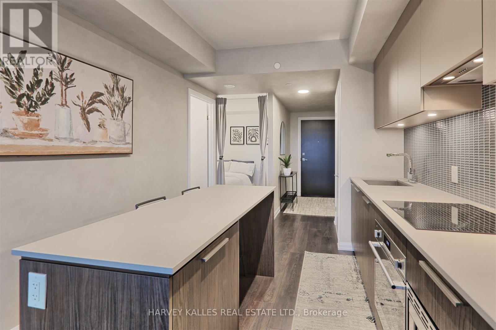 412 - 4208 DUNDAS STREET W