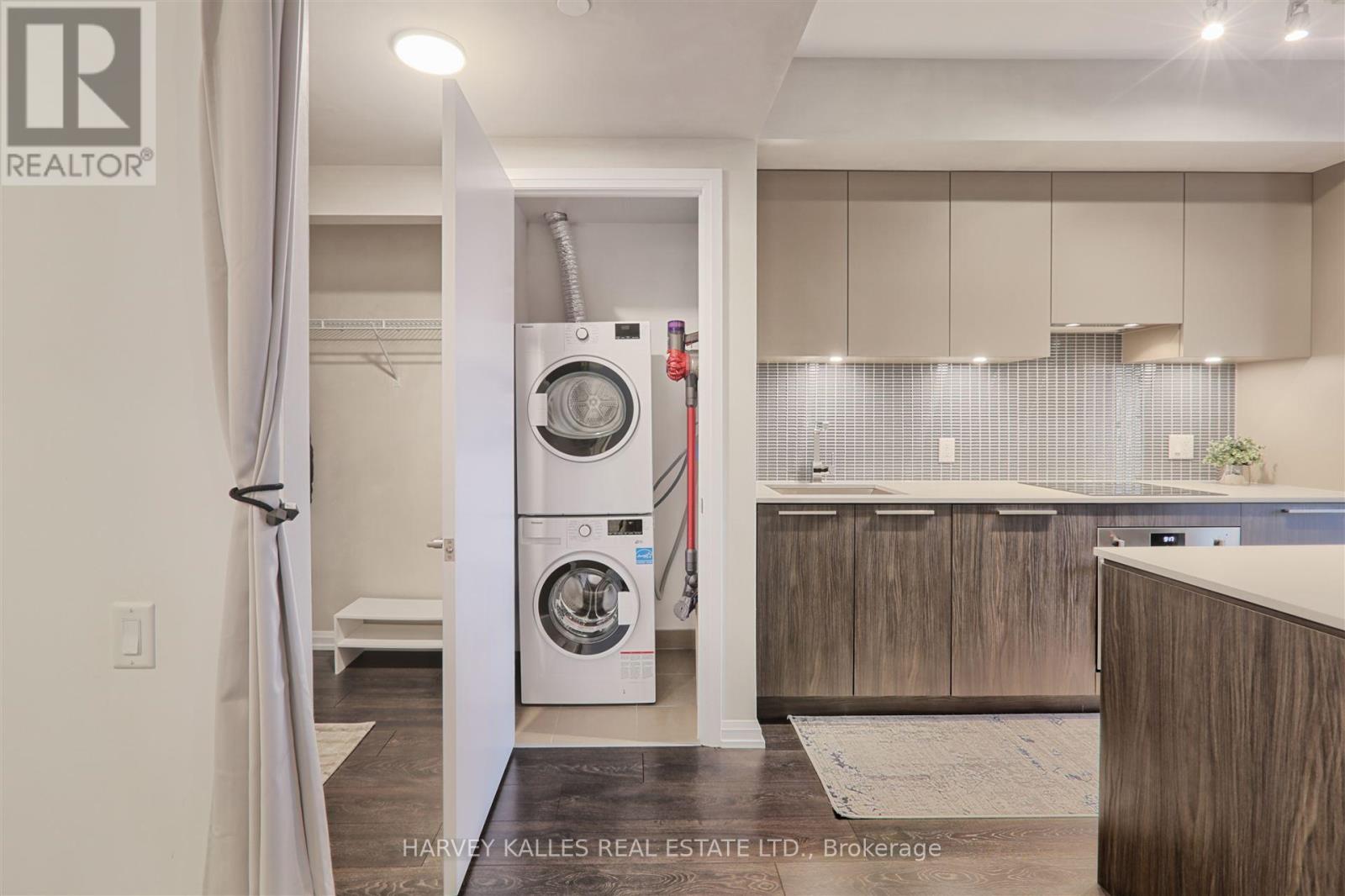 412 - 4208 DUNDAS STREET W