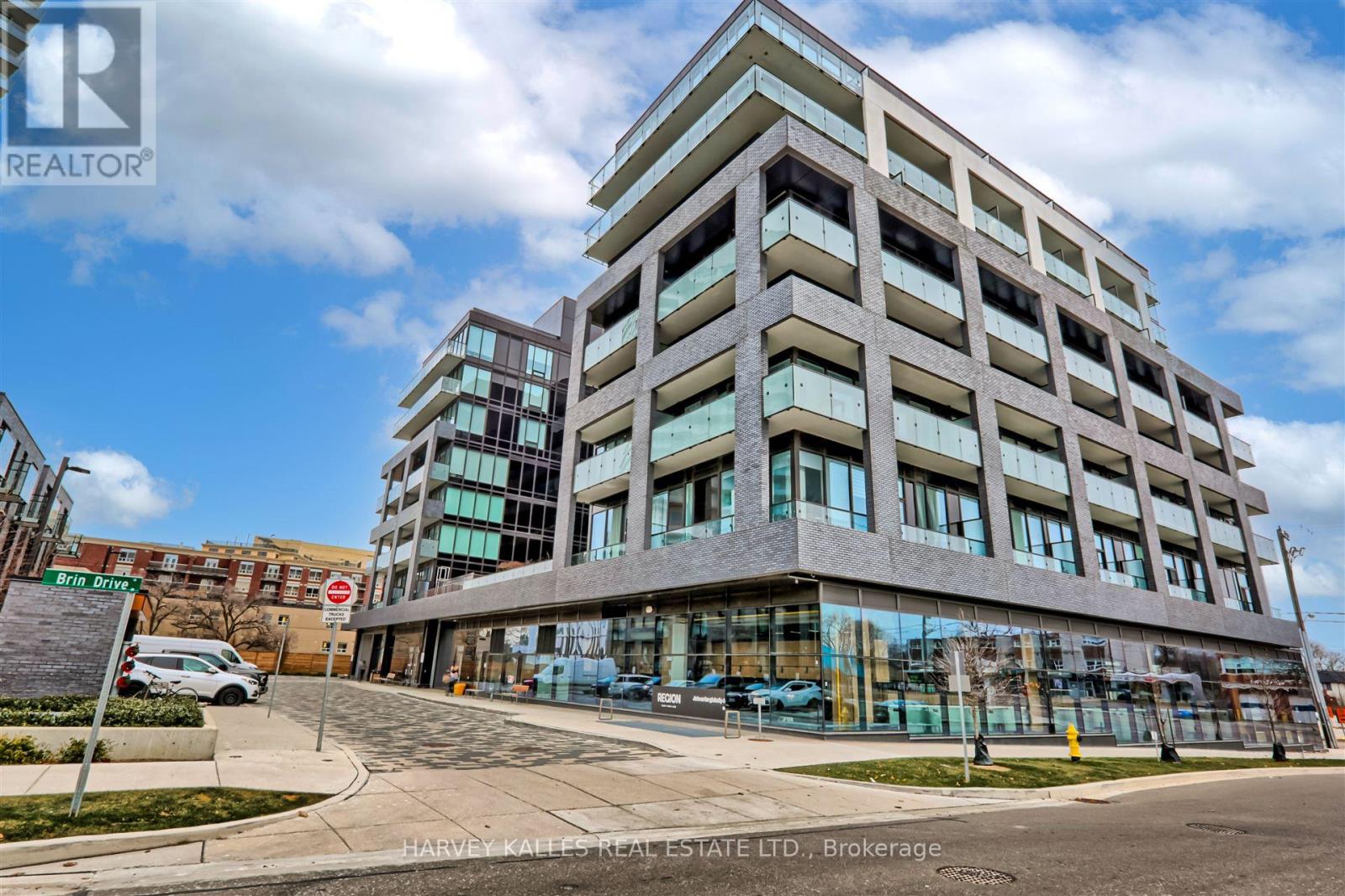 412 - 4208 DUNDAS STREET W