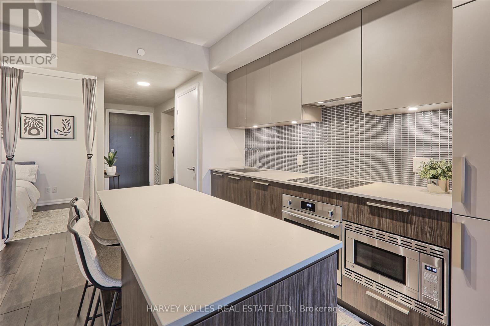 412 - 4208 DUNDAS STREET W