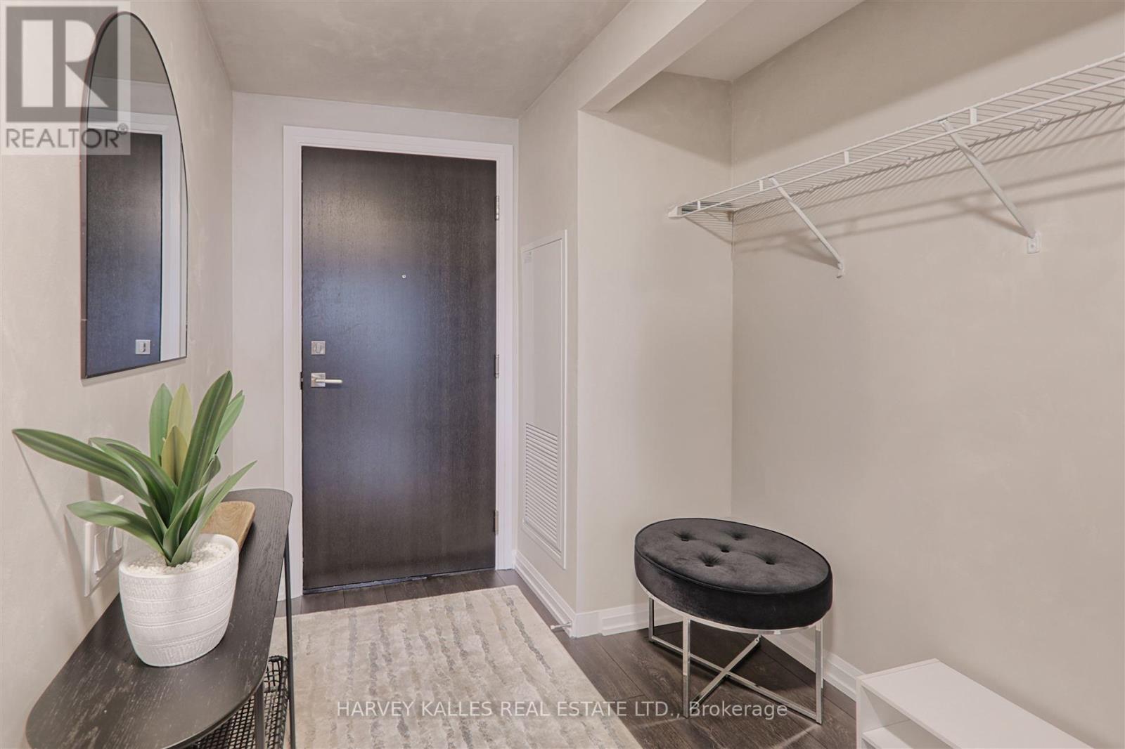 412 - 4208 DUNDAS STREET W