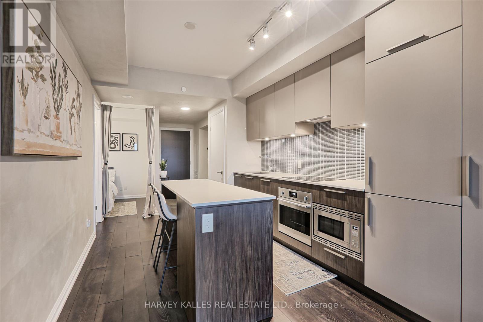 412 - 4208 DUNDAS STREET W