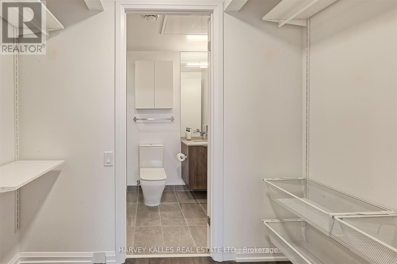 412 - 4208 DUNDAS STREET W
