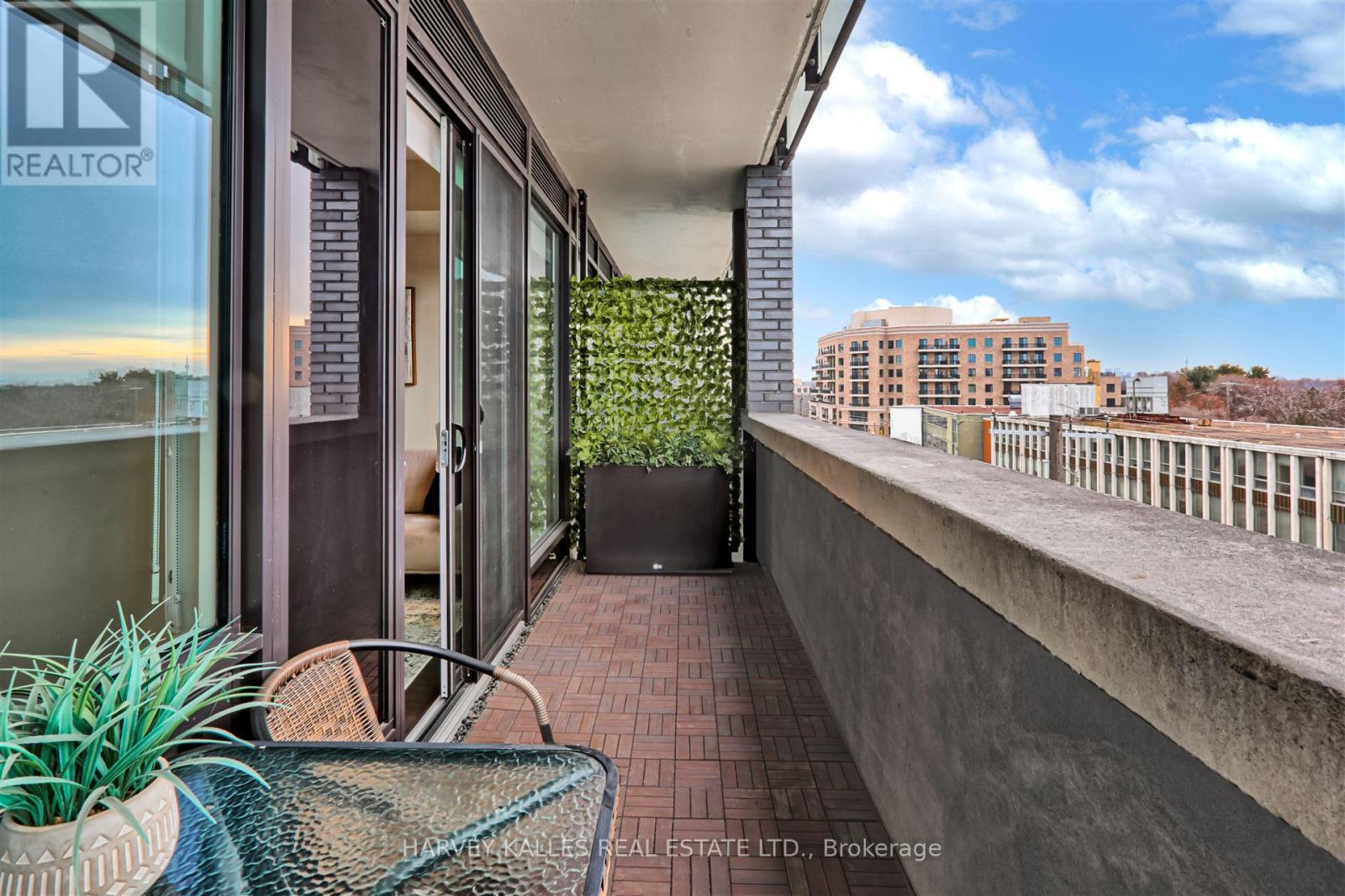 412 - 4208 DUNDAS STREET W