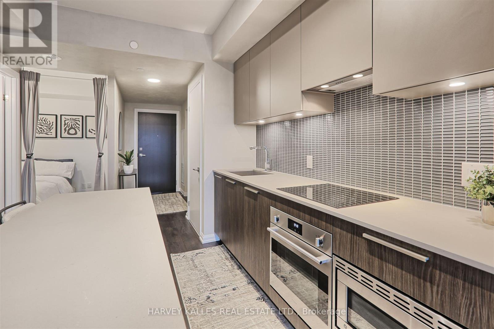 412 - 4208 DUNDAS STREET W