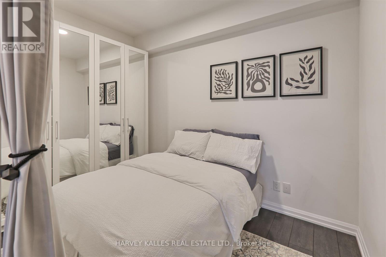 412 - 4208 DUNDAS STREET W
