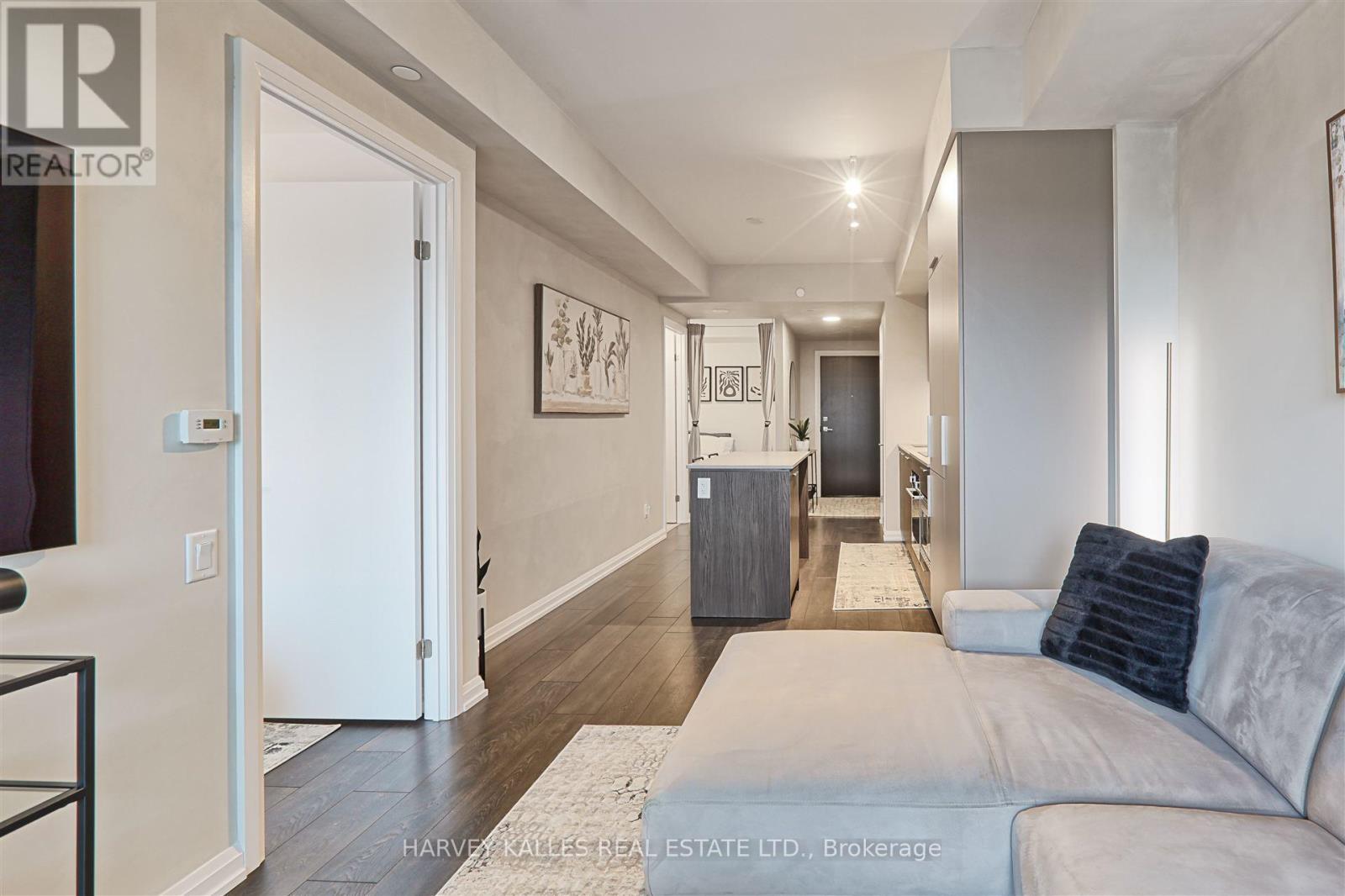 412 - 4208 DUNDAS STREET W
