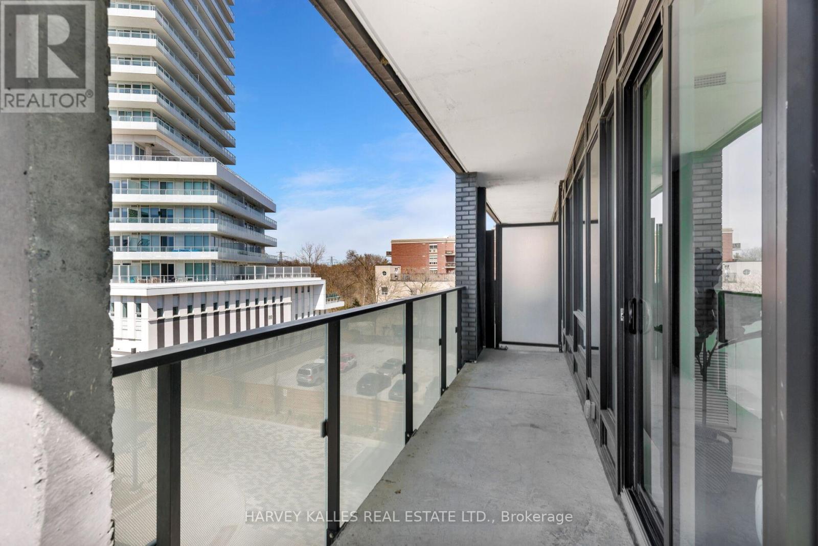 301 - 4208 DUNDAS STREET W