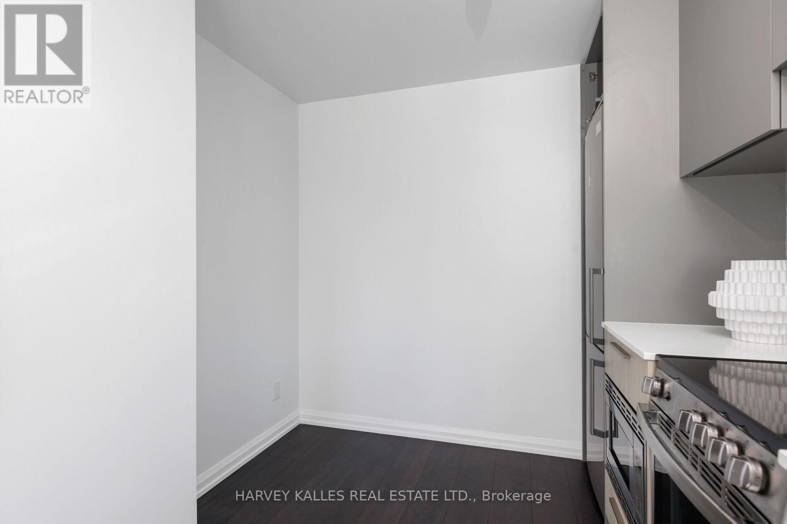 301 - 4208 DUNDAS STREET W