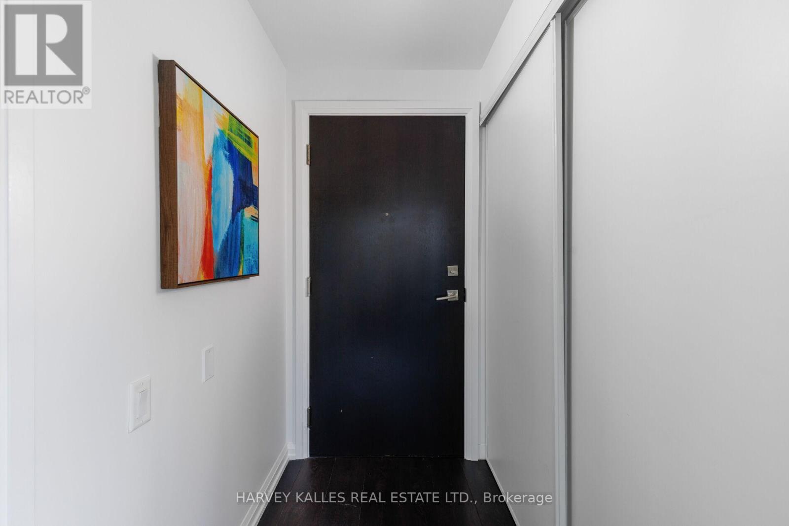 301 - 4208 DUNDAS STREET W