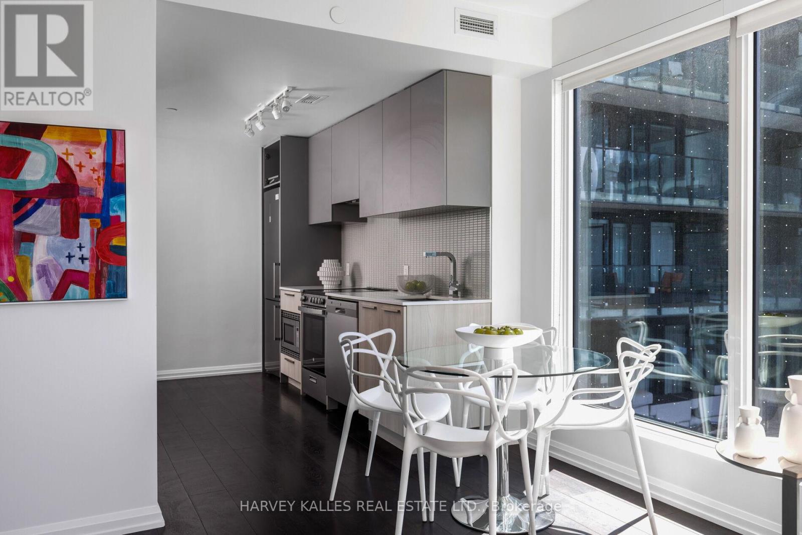 301 - 4208 DUNDAS STREET W