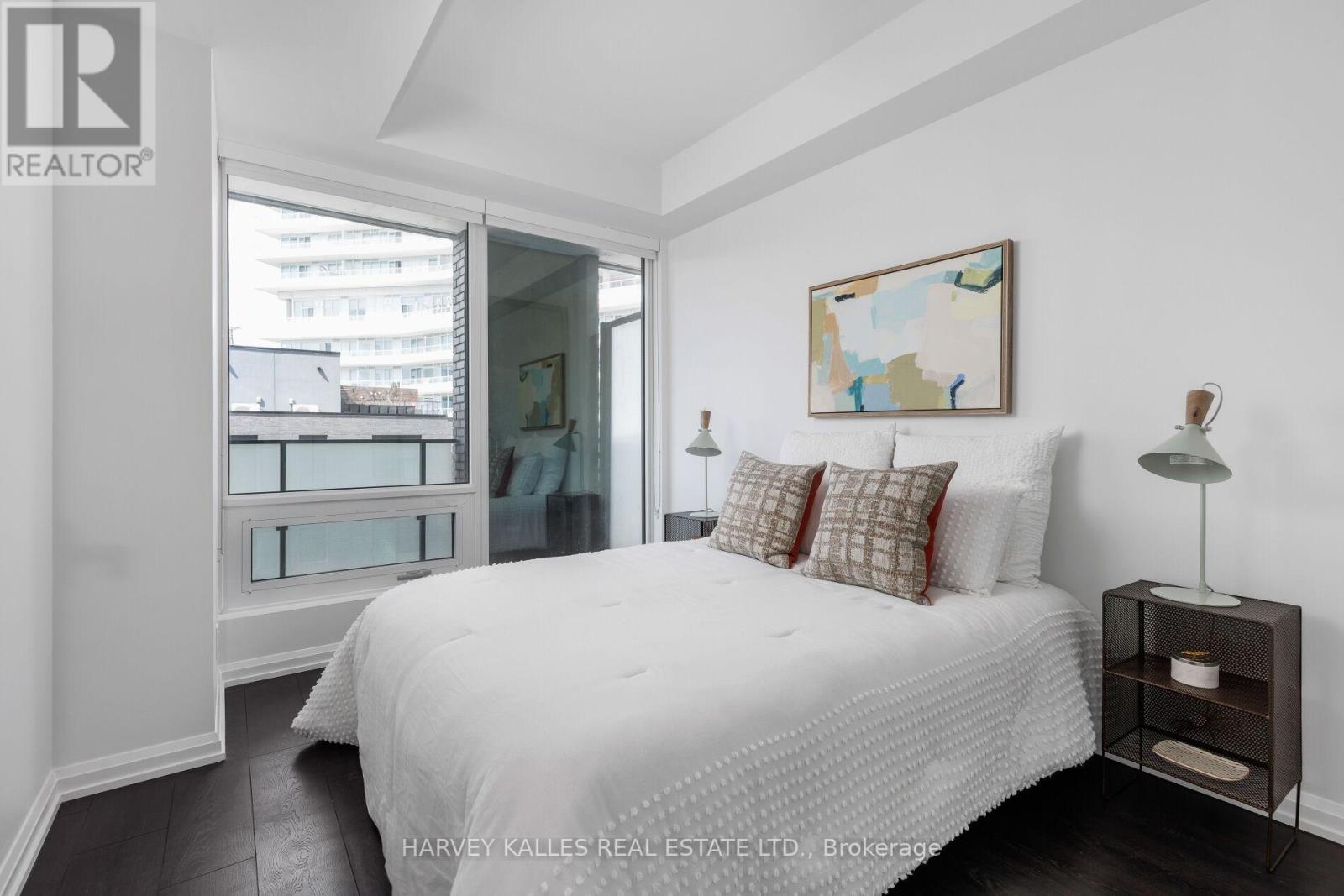 301 - 4208 DUNDAS STREET W