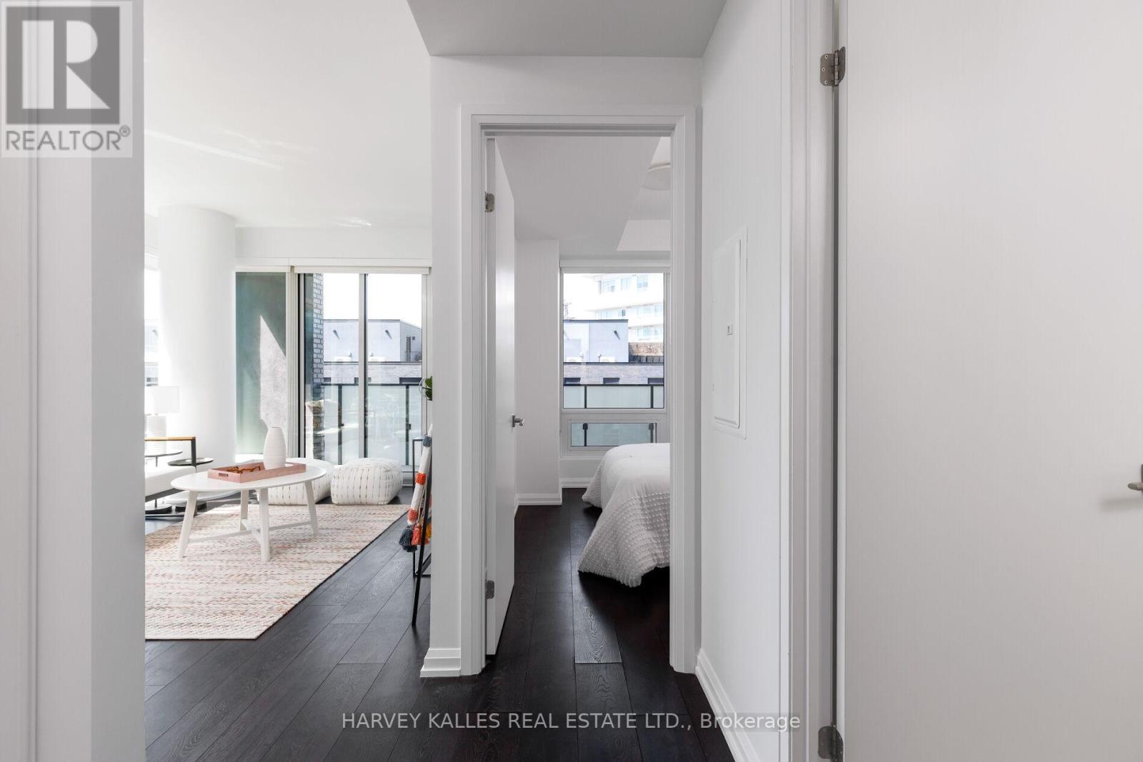 301 - 4208 DUNDAS STREET W