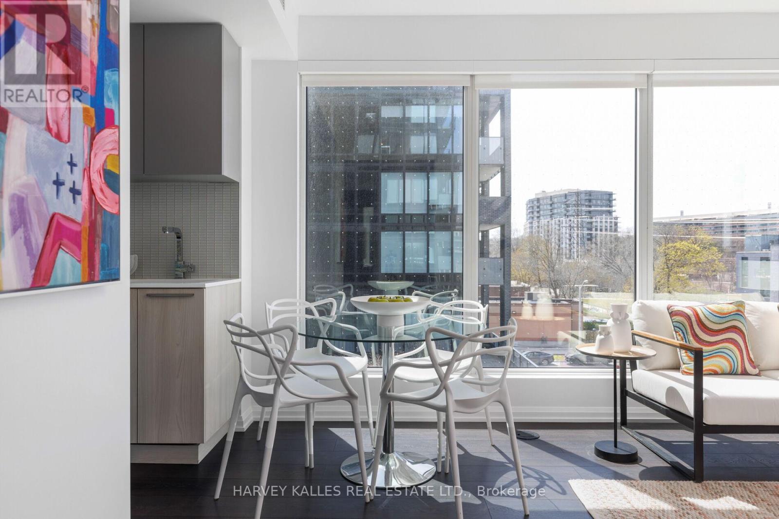 301 - 4208 DUNDAS STREET W