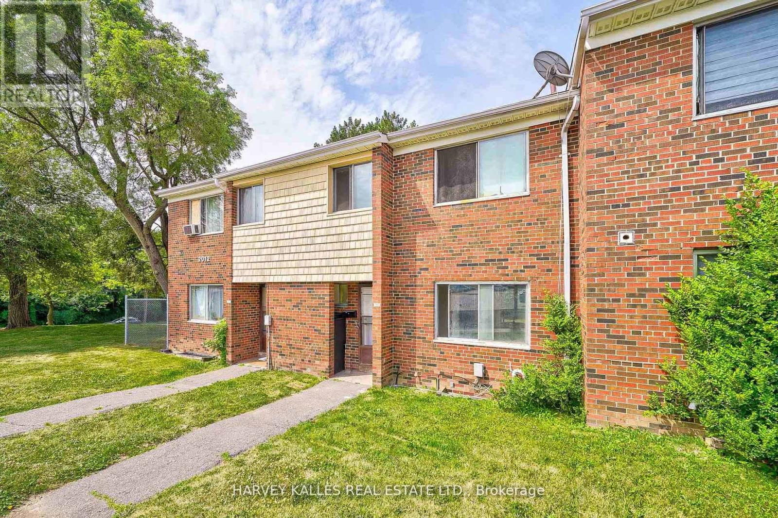 TH102 - 2012 SHEPPARD AVENUE W