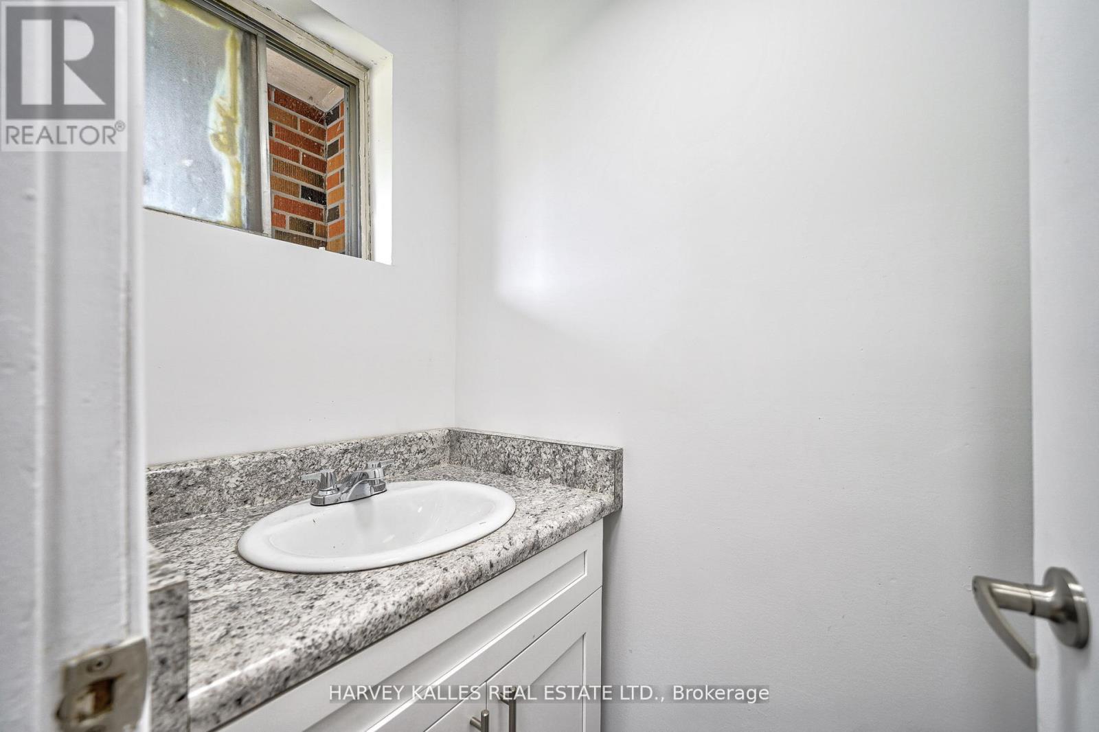 TH102 - 2012 SHEPPARD AVENUE W