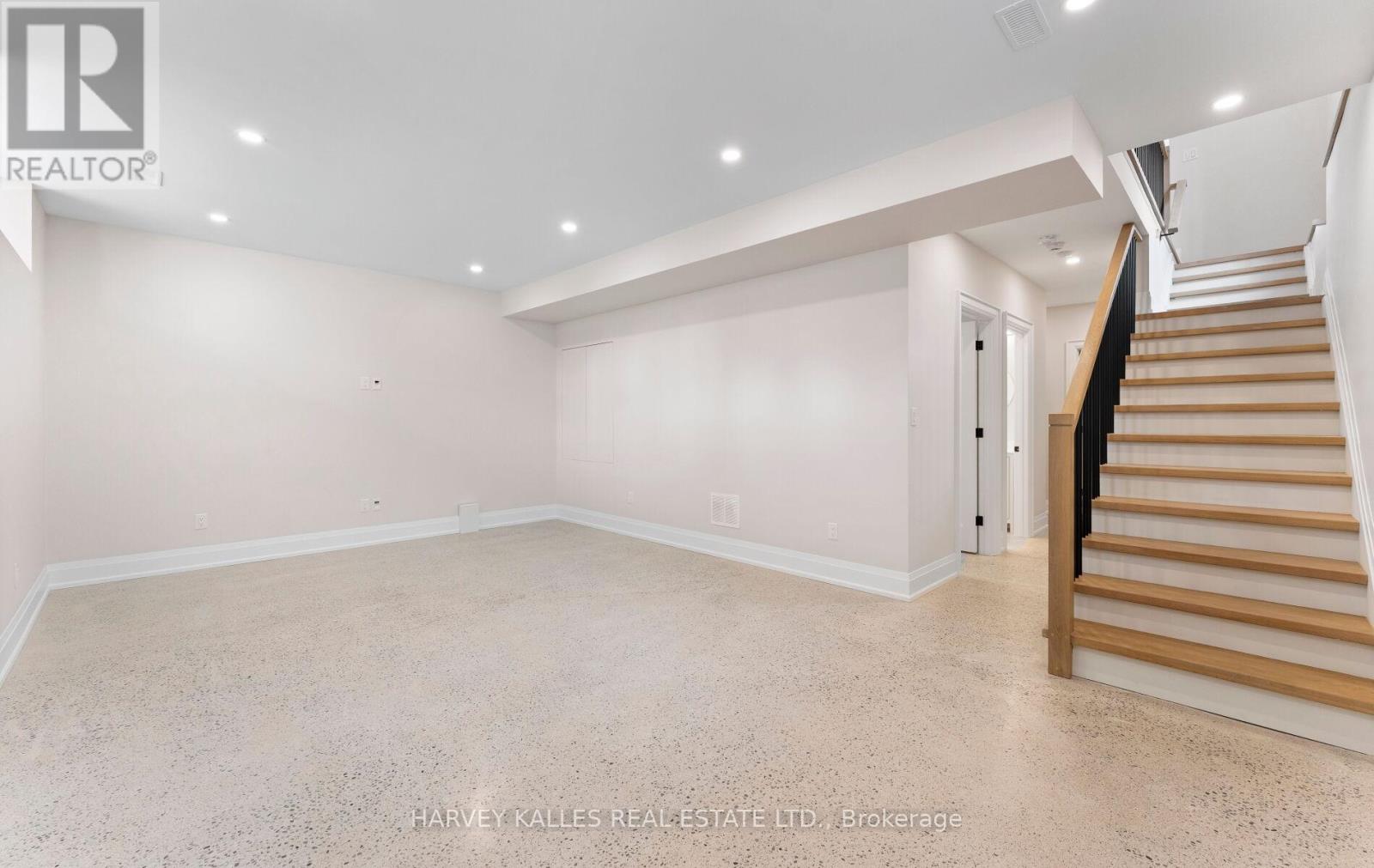 94 PRINCE EDWARD DRIVE S