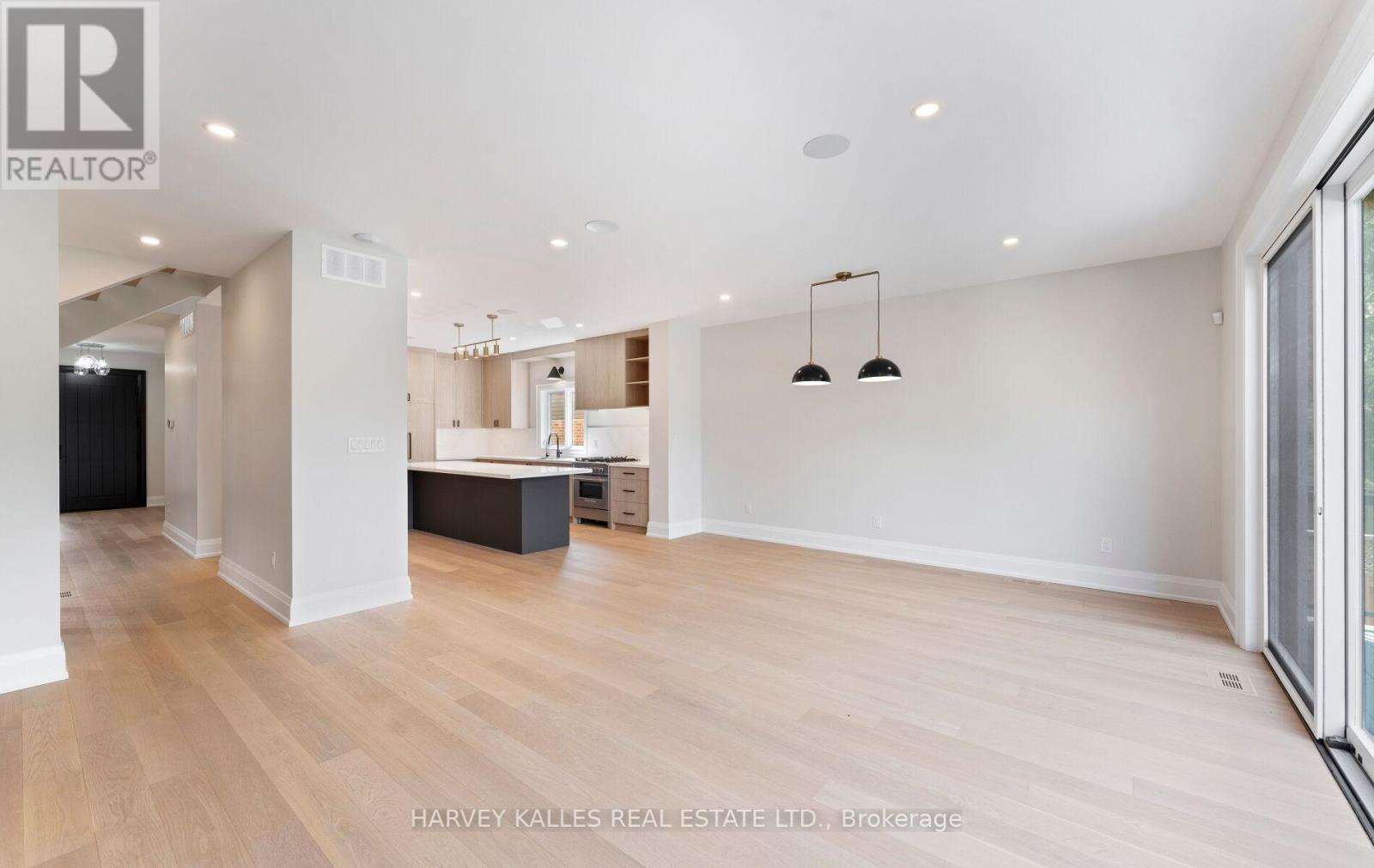 94 PRINCE EDWARD DRIVE S