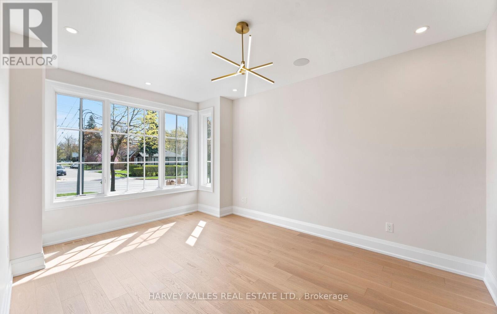 94 PRINCE EDWARD DRIVE S