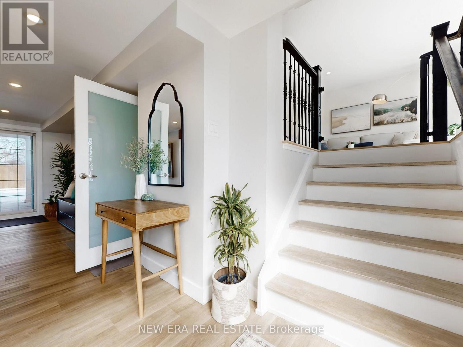 2611 TRUSCOTT DRIVE