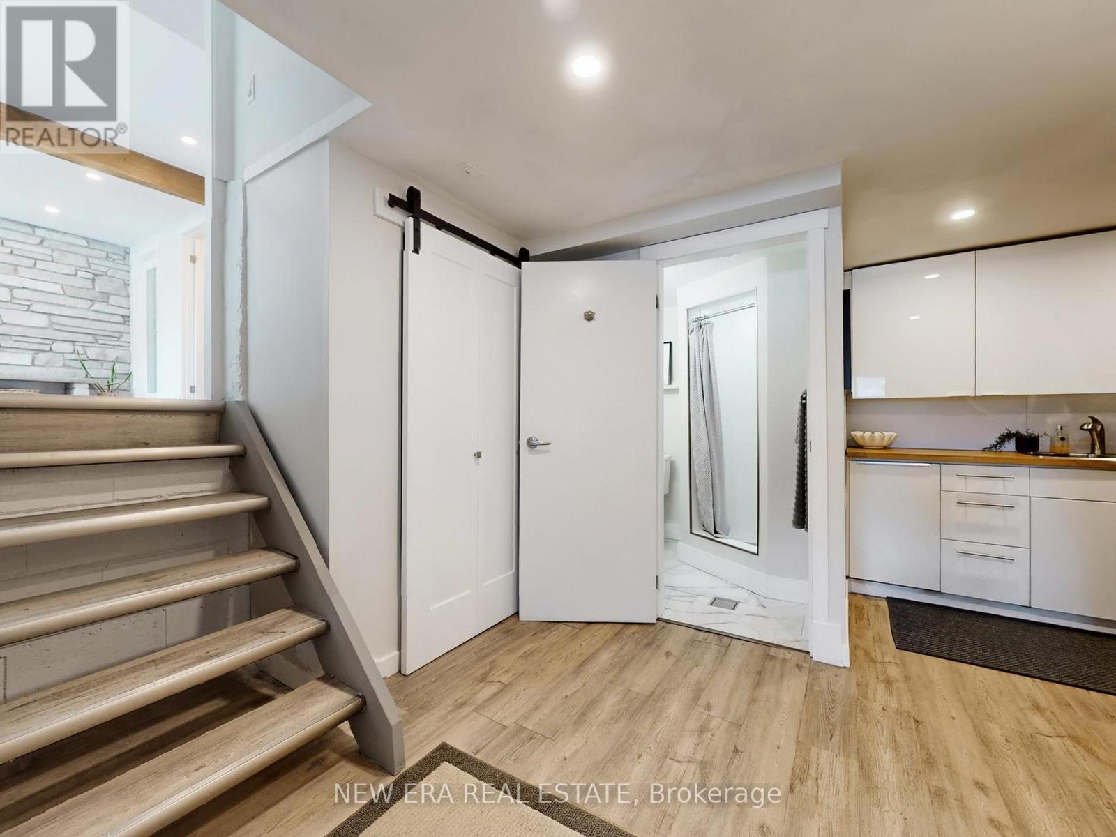 2611 TRUSCOTT DRIVE