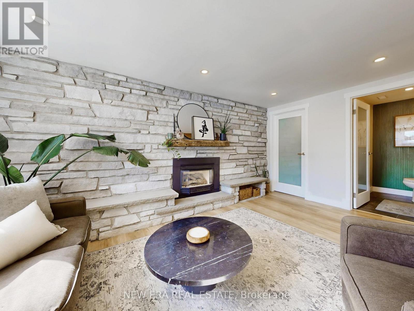 2611 TRUSCOTT DRIVE