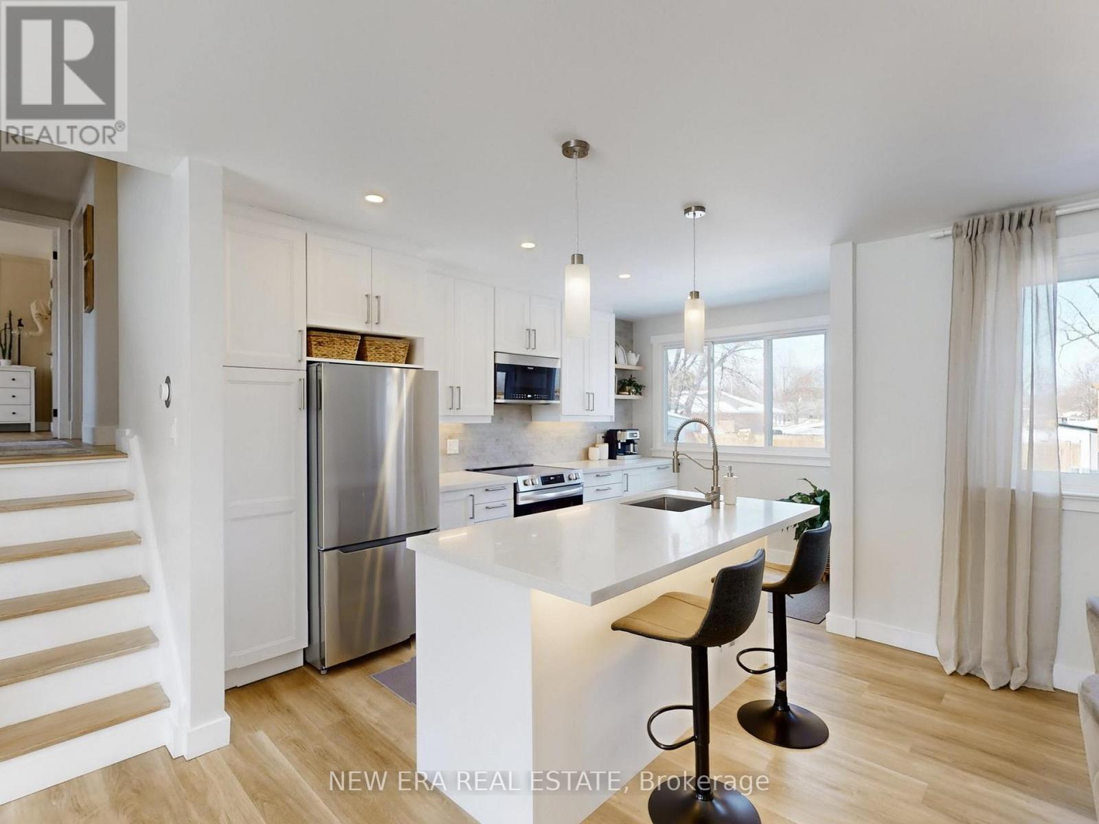 2611 TRUSCOTT DRIVE