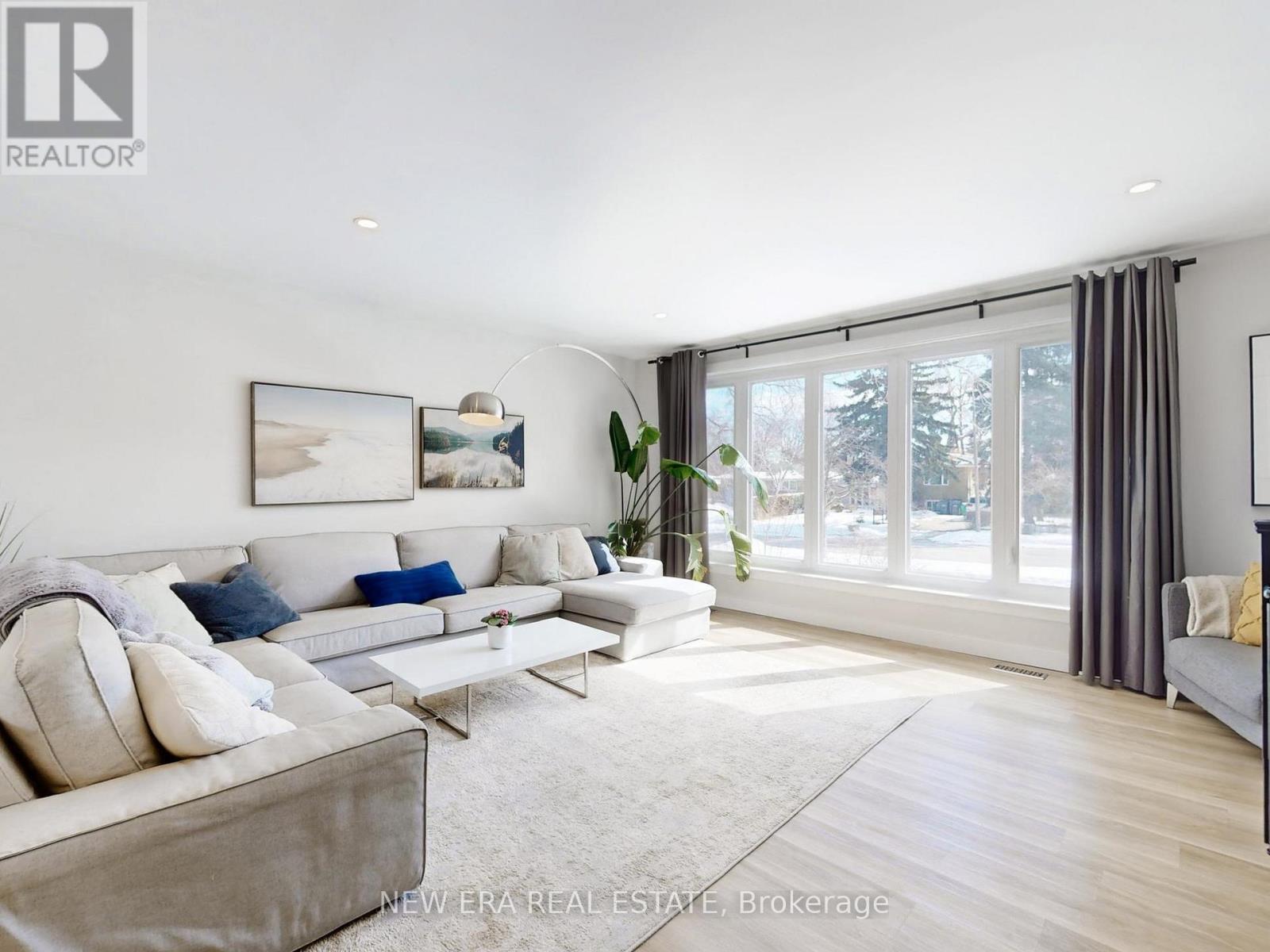 2611 TRUSCOTT DRIVE