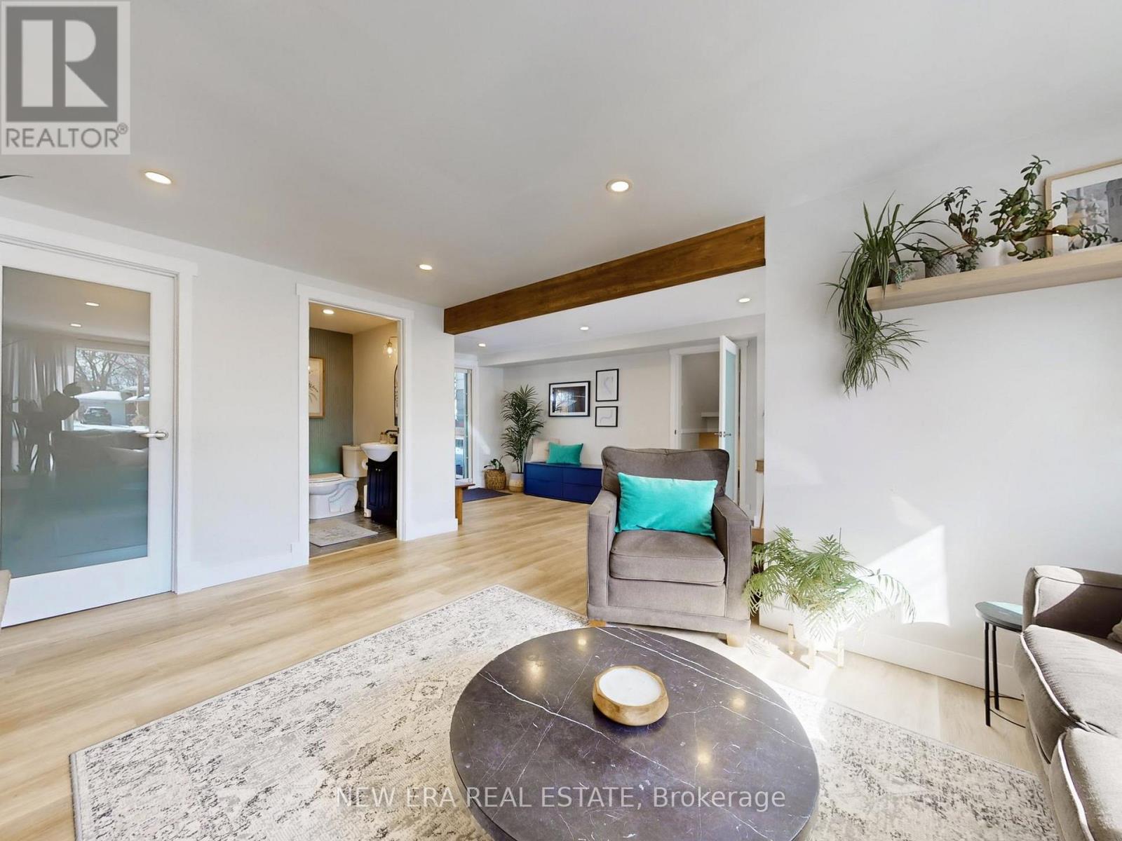 2611 TRUSCOTT DRIVE