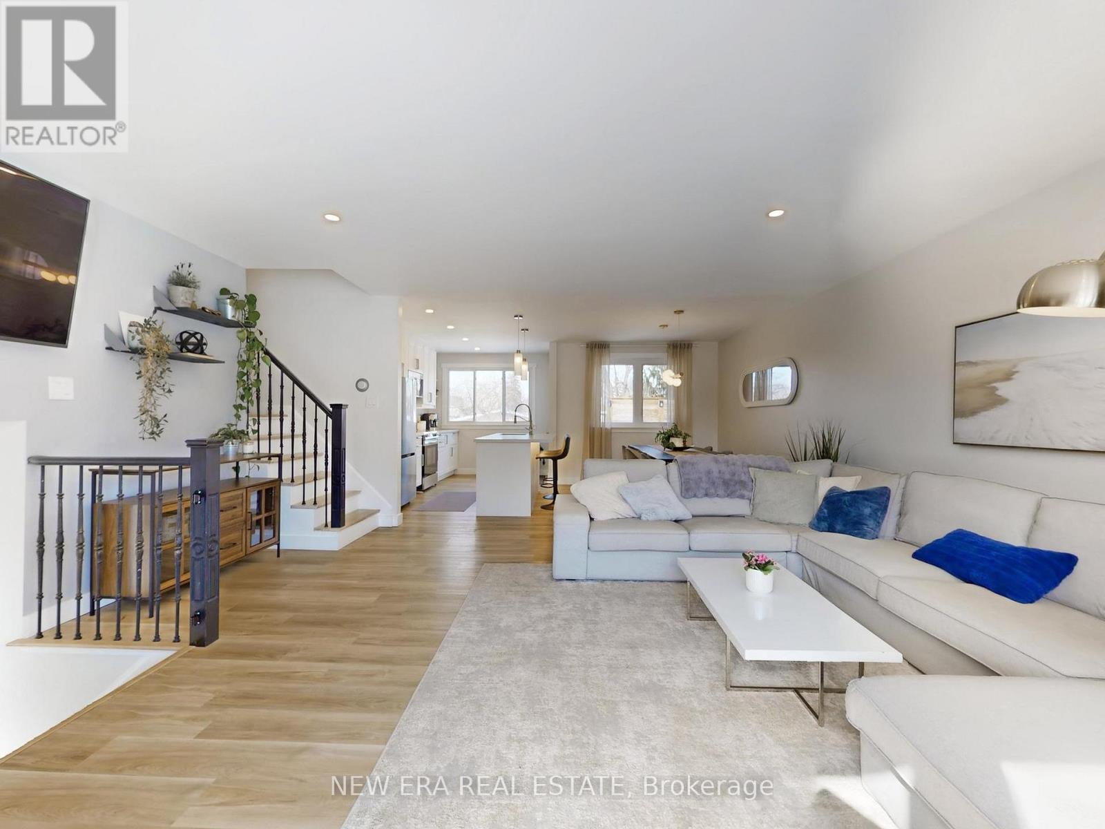 2611 TRUSCOTT DRIVE