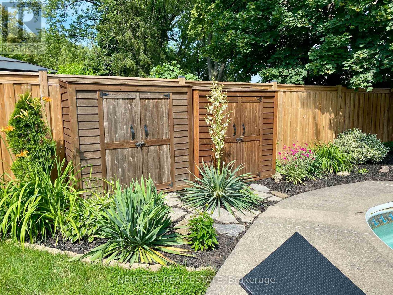 2611 TRUSCOTT DRIVE