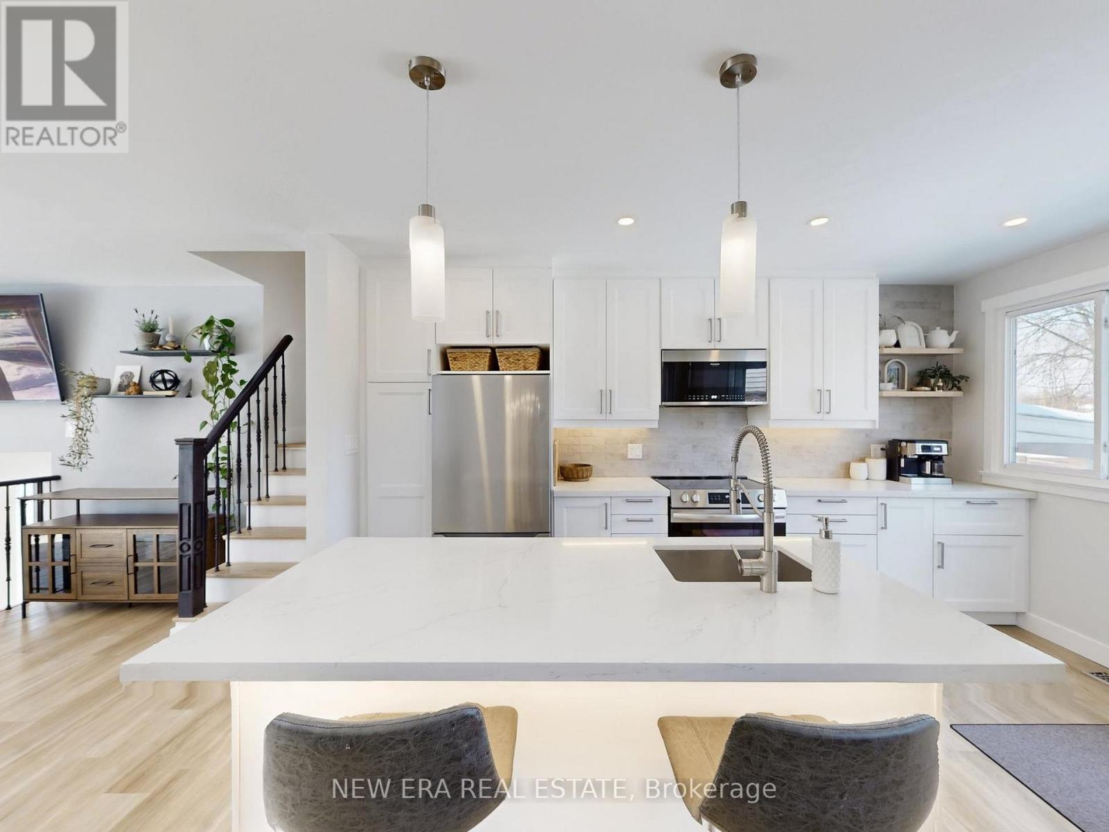 2611 TRUSCOTT DRIVE