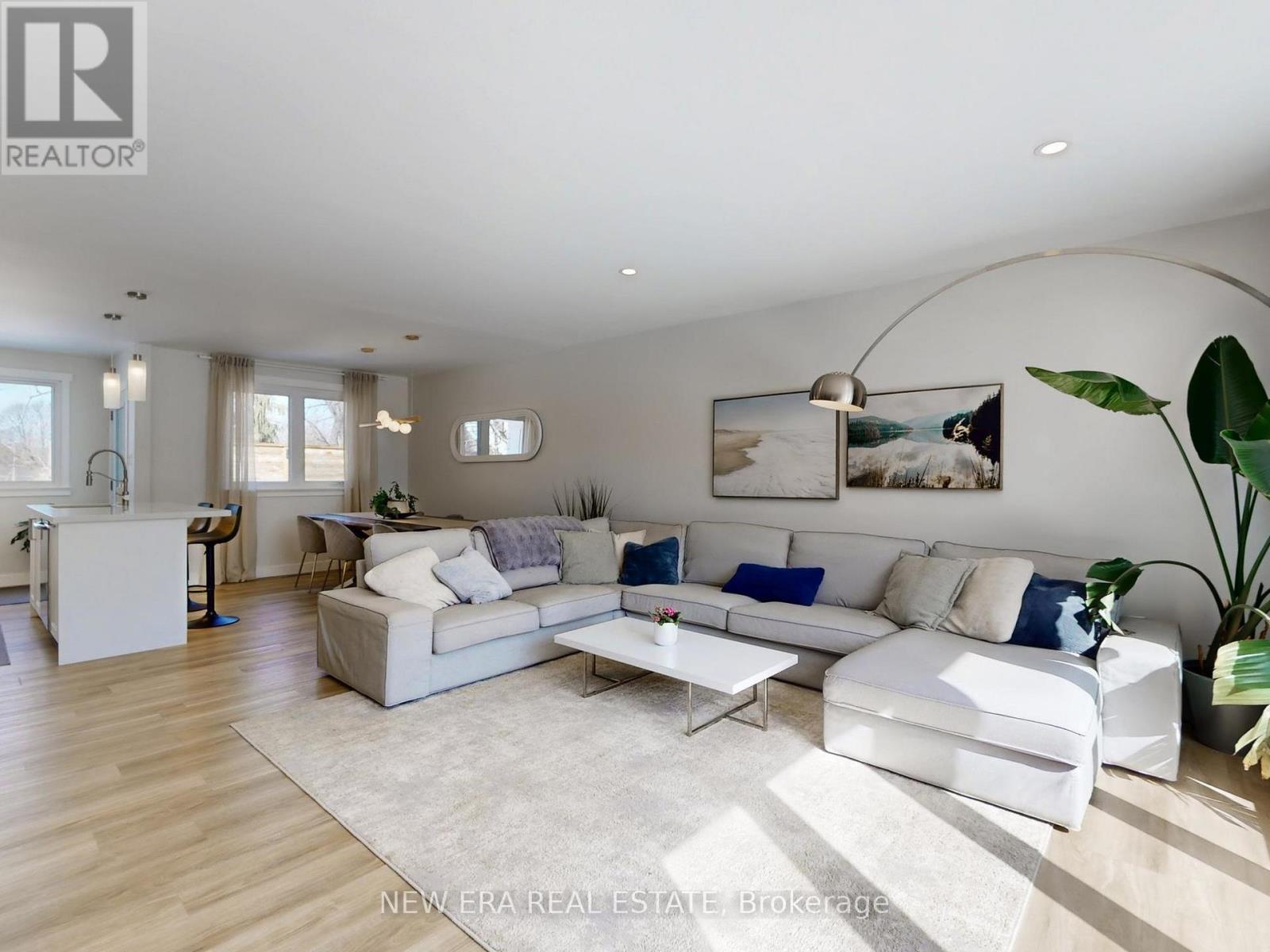 2611 TRUSCOTT DRIVE