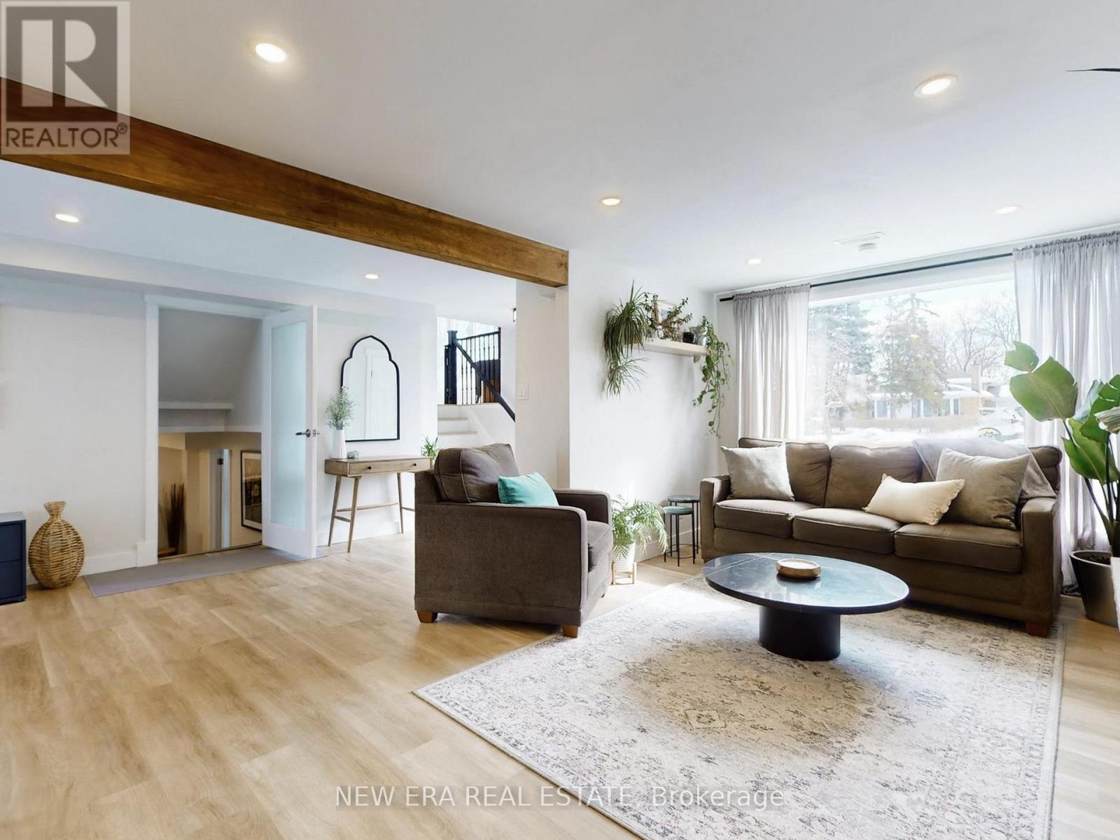 2611 TRUSCOTT DRIVE