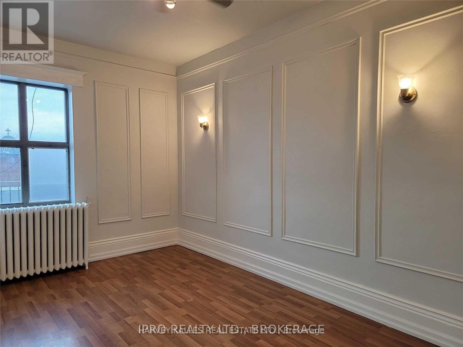 F - 757 DOVERCOURT ROAD