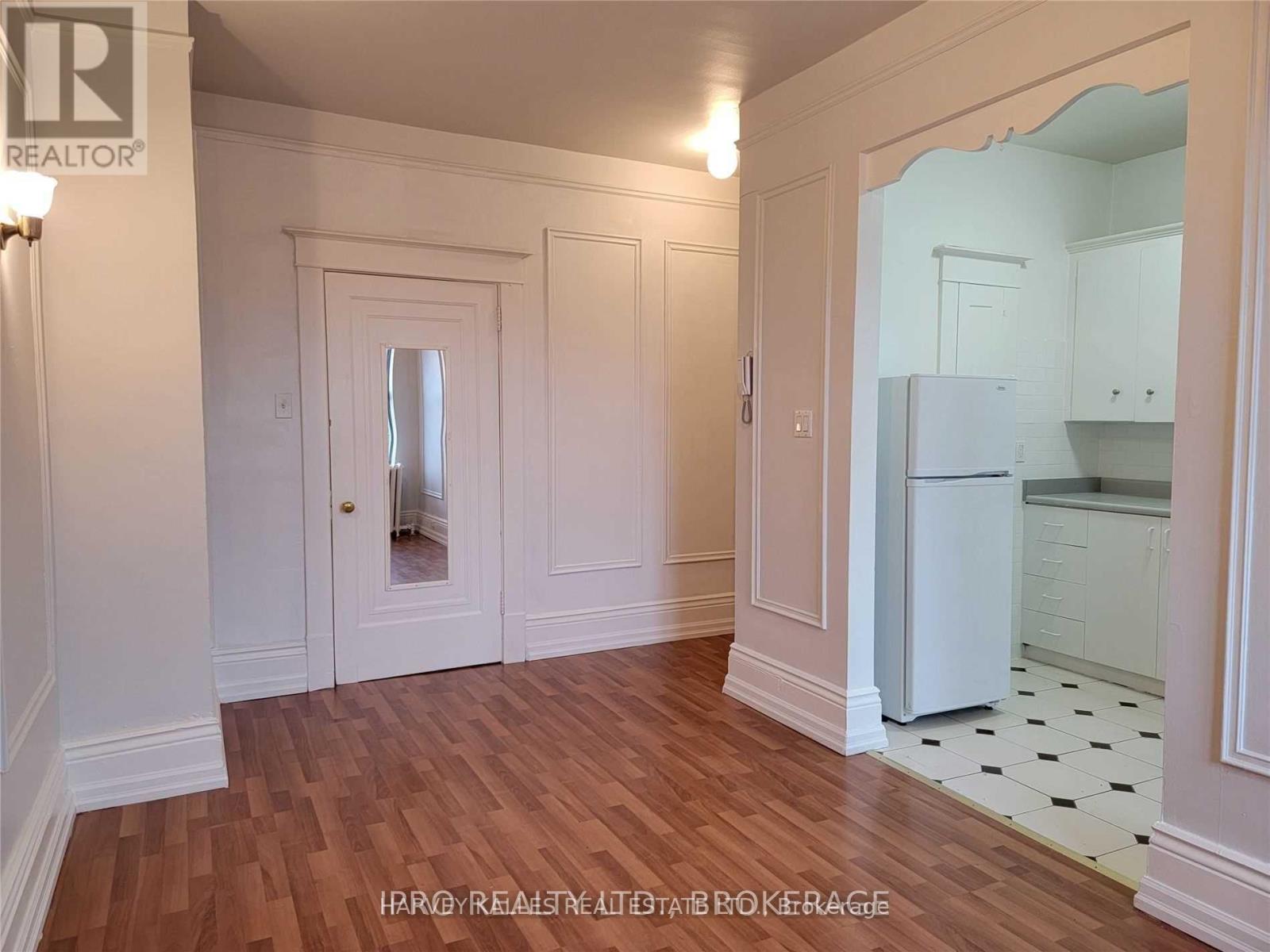 F - 757 DOVERCOURT ROAD