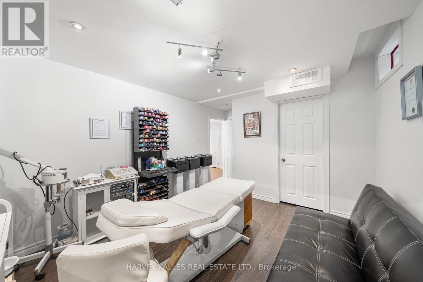36 BOUNDBROOK DRIVE