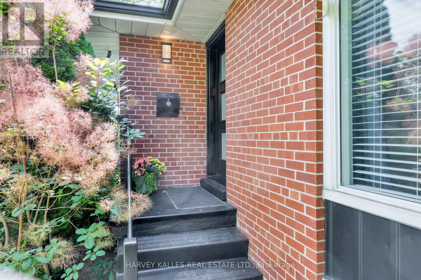 49 LEARMONT DRIVE