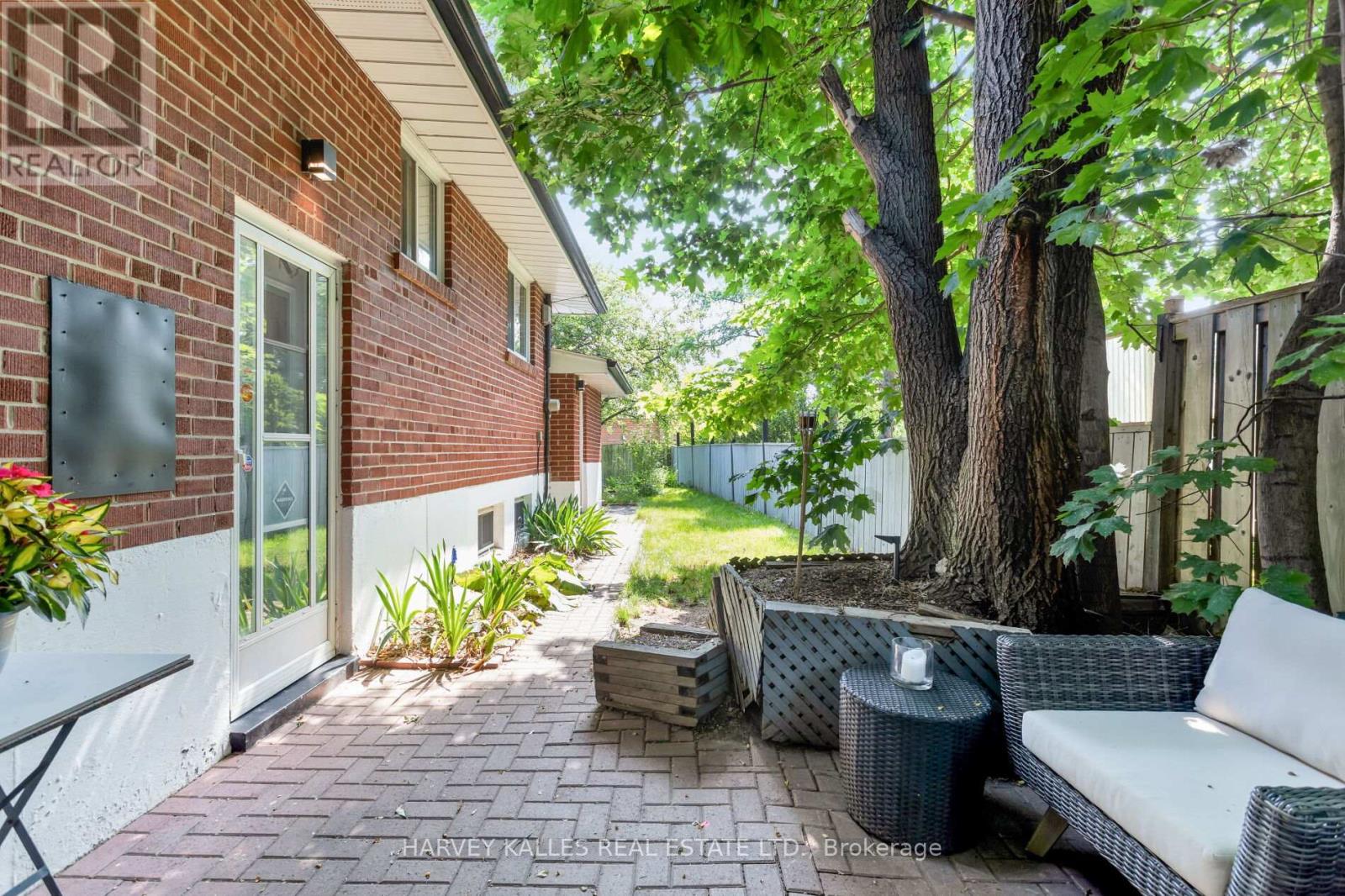 49 LEARMONT DRIVE