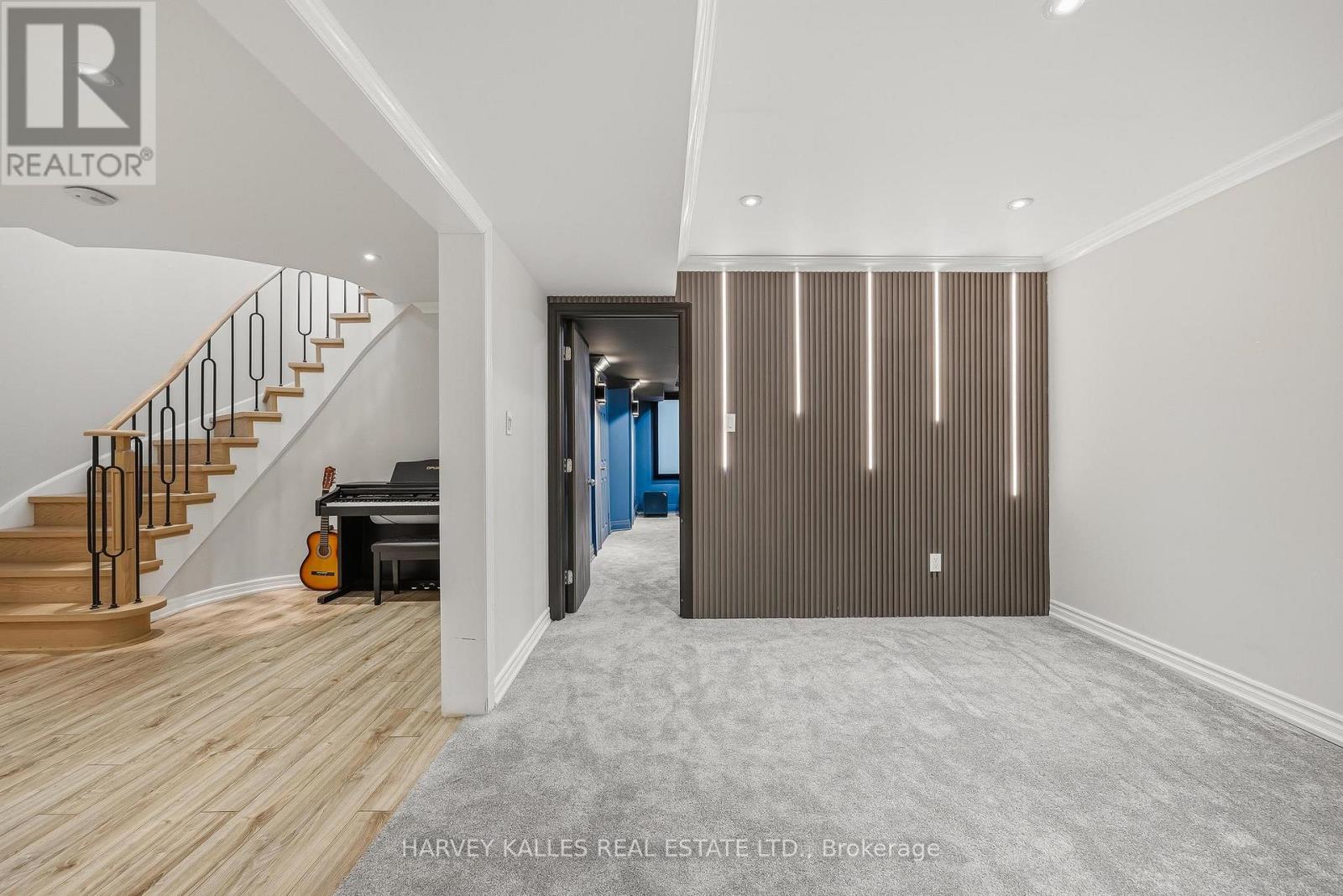 951 WHITE CLOVER WAY