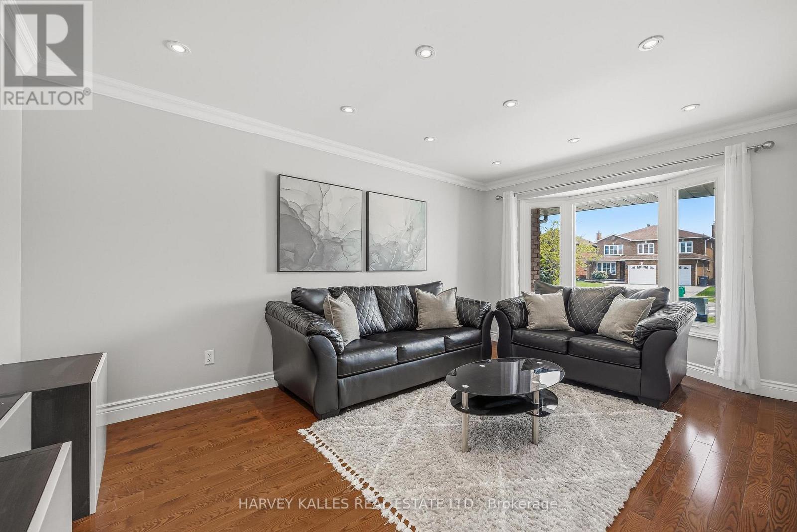 951 WHITE CLOVER WAY